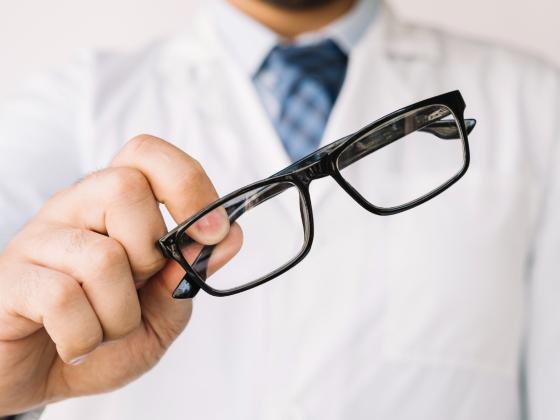 Conheça 5 mitos e verdades sobre os cuidados com os óculos