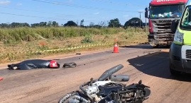 VÍDEO: Motociclista morre ao bater de frente com carreta na BR-163