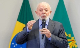 Lula sanciona com vetos lei que desonera 17 setores da economia