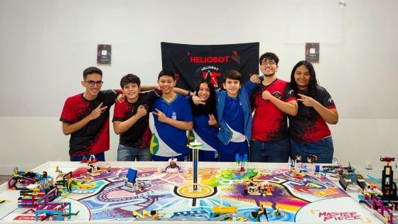 estudantes robótica