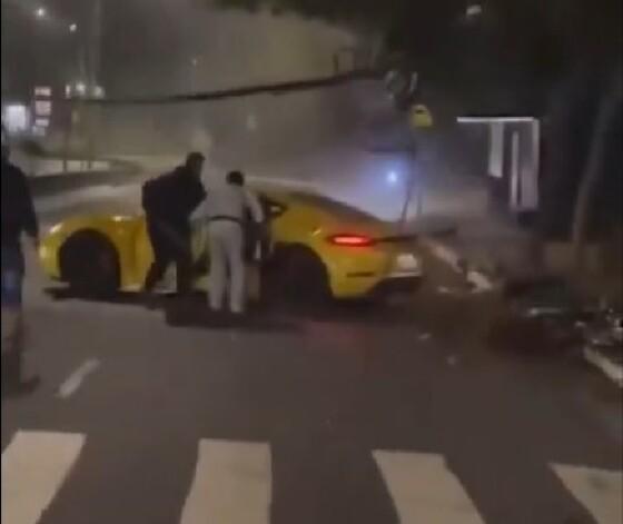Motorista de Porsche mata motoqueiro