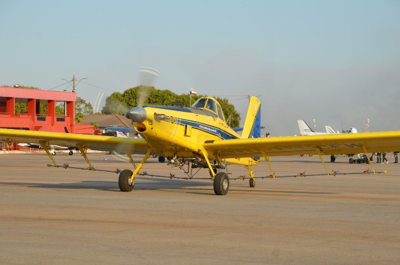 AVIÃO DE PEQUENO PORTE