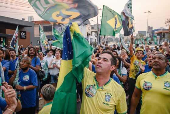 Em reverência à Pátria, candidato realiza ato cívico em Cuiabá