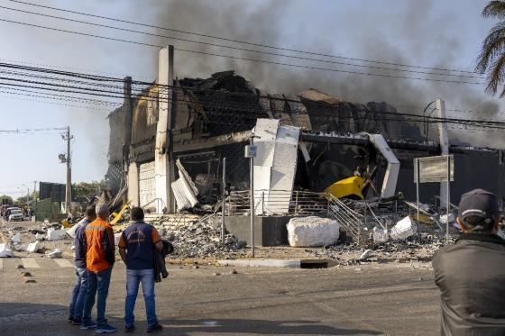 SHOPPING POPULAR DESTRUÍDO