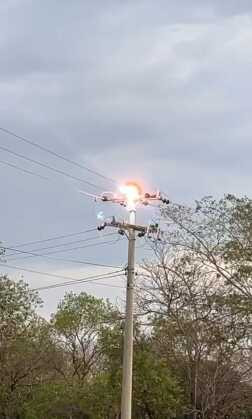 Poste pegando fogo UFMT