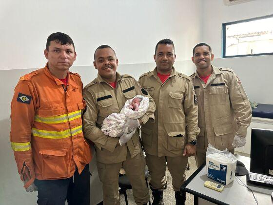 bebê nascido durante combate a incêndio