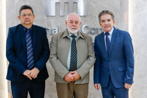 Conselheiro-presidente, Sérgio Ricardo, e os desembargadores José Zuquim e José Luiz Lindote