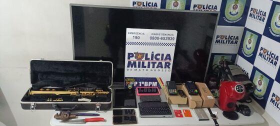 Polícia Militar prende casal e recupera veículo e produtos roubados de residência