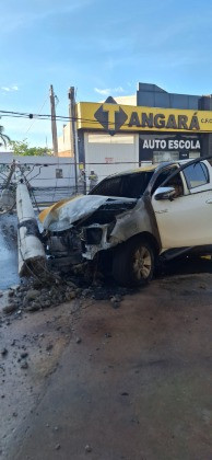 Caminhonete destruída
