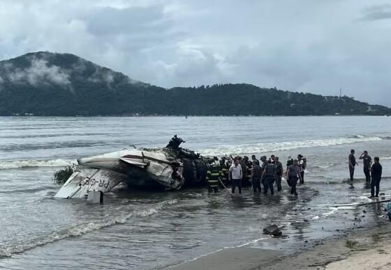 Avião cai em SP