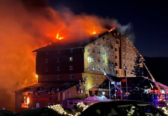 Incêndio em hotel de esqui na Turquia