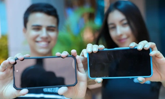 Alunos com celulares