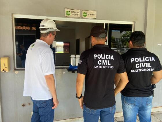 Polícia Civil e ANP fiscalizam distribuidora de combustível