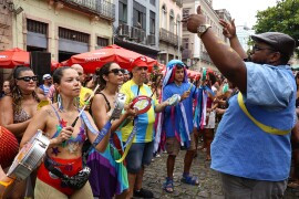 Bares e restaurantes seguram contratações temporárias para o Carnaval