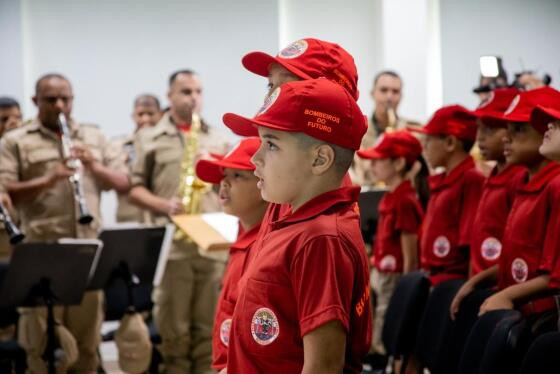 Ao todo, são 445 vagas disponíveis nos projetos Karabom, Bombeiros do Futuro e Musicalizar.