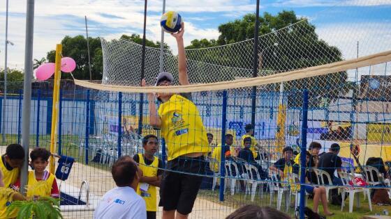 jogando volei