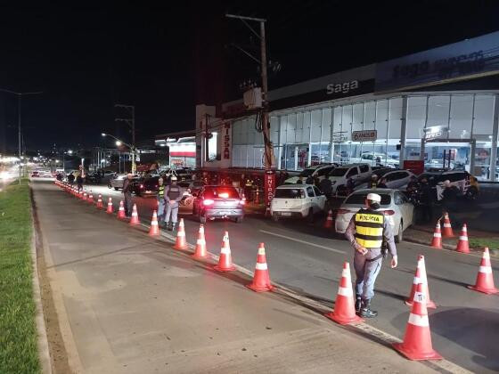 Durante a operação, 145 veículos foram abordados e 147 testes de alcoolemia realizados. 