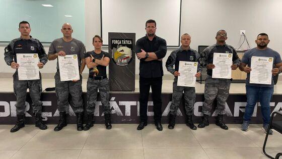 RANALLI ENTREGA HONRARIA A POLICIAIS DO BOPE