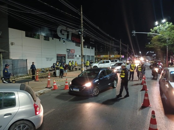 Operação Lei Seca no bairro Praeiro em Cuiabá