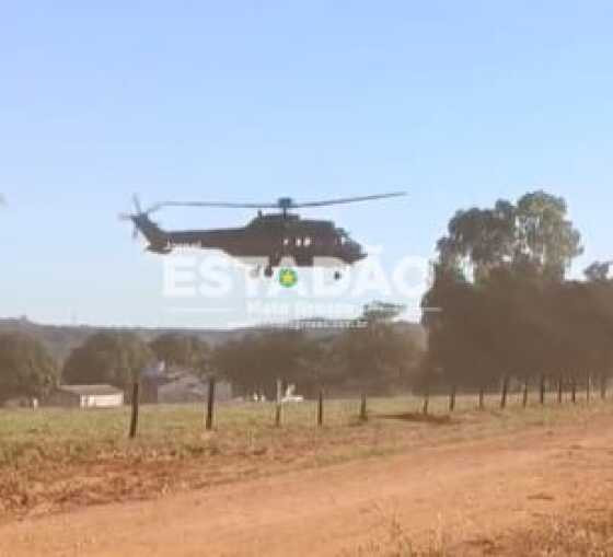 Helicóptero da presidência faz vistoria de segurança para chegada do Lula.