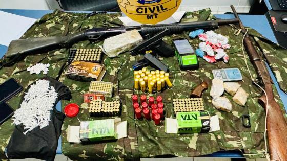 três armas e grande quantidade de drogas