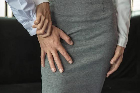 ASSÉDIO 