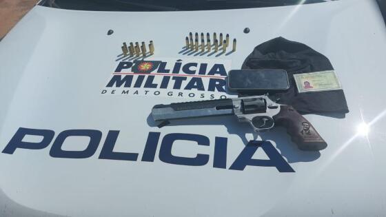 Arma com desenho do Bolsonaro