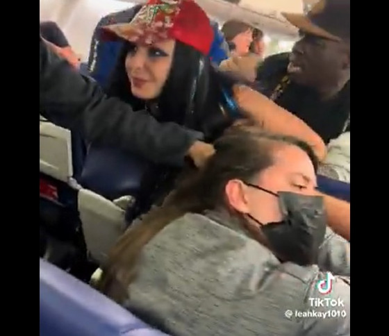 Mulher bata em brasileira