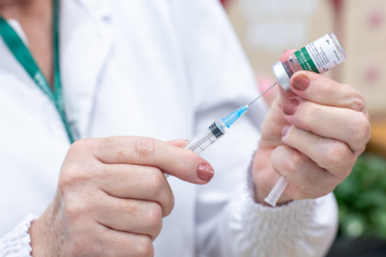 Campanha de vacinação contra a Influenza nos três principais shoppings da capital: Shopping Estação, Pantanal Shopping e Três Américas