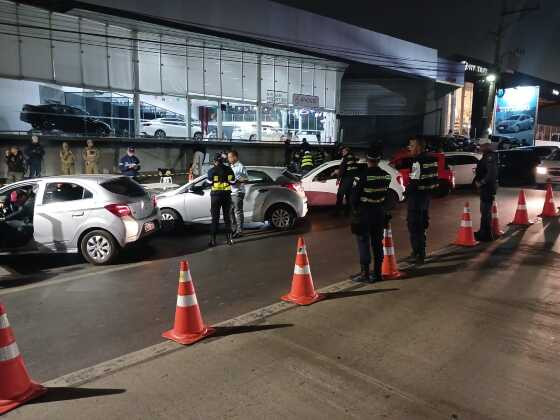 A ação começou por volta de 23h45 e terminou na manhã de hoje, com 92 autos de infração confeccionados.