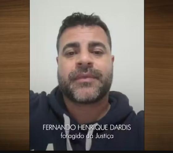 Médico falso foragido 