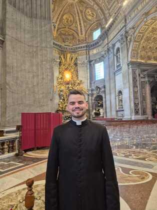 Seminarista de Cuiabá saúda Papa Leão e recebe conselho do Pontífice