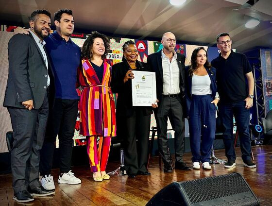 ministra Margareth Menezes recebe título