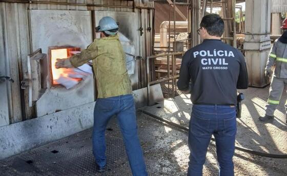 Polícia Civil incinera 50 quilos de cocaína em Alto Araguaia