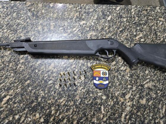 Polícia Militar prende homem que ameaçou esposa com arma de fogo