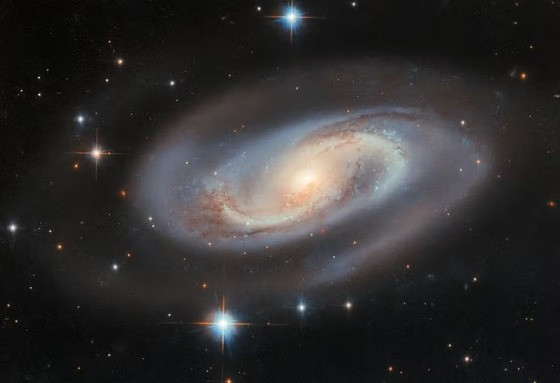 Imagem do Hubble mostra a galáxia espiral UGC 11397 há milhões de anos luz da Terra