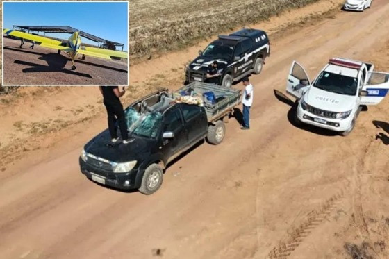 Avião bate em caminhonete