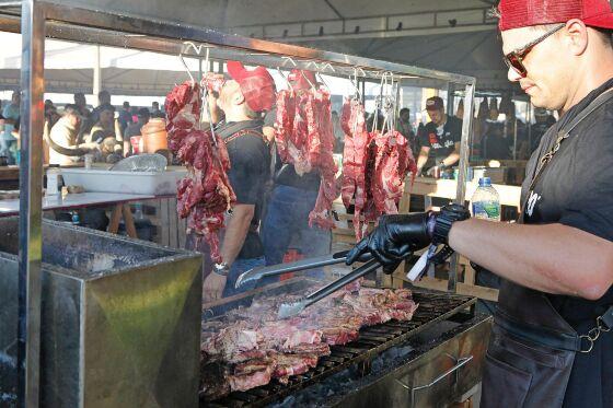 CARNE E SOLIDARIEDADE