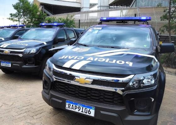 Policiais ambientais e civis flagraram gerente tentando ocultar provas