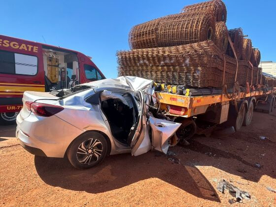 carro destruido 