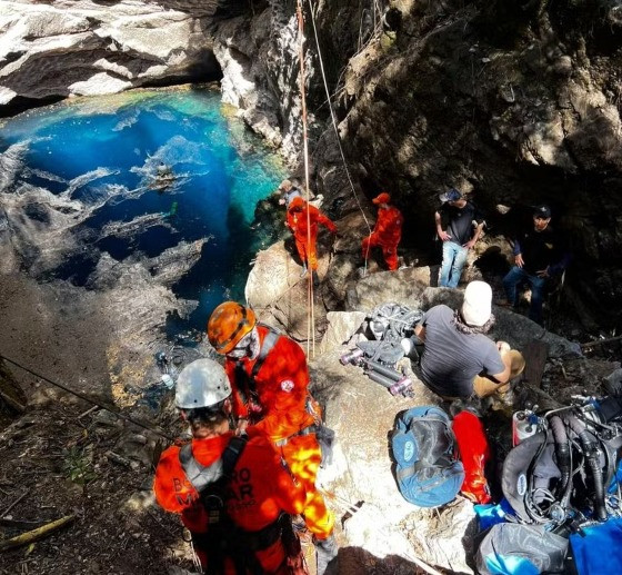 Mergulhadores fazem pesquisa em caverna Dolina Pai João, em Nobres (MT).