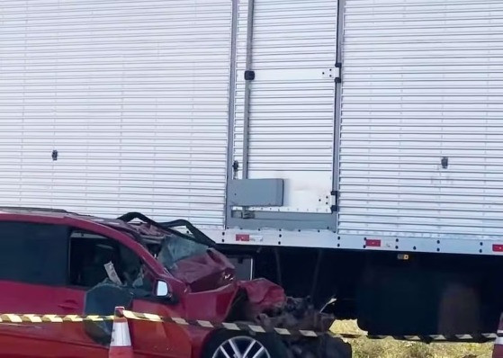 Motorista morre após batida contra caminhão na BR-163 em MT