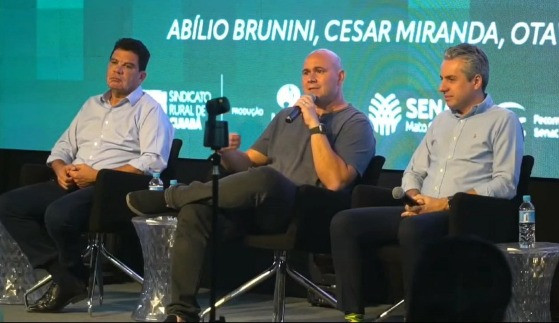 Gestão busca atrair empresas e está disposta a mudar leis para gerar empregos.