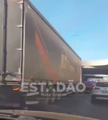 Caminhões colidiram na Trincheira da Jurumirim e causaram lentidão
