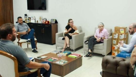 Flávia Moretti recebe reitores da UFMT para discutir inclusão de jovens várzea-grandenses na universidade