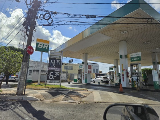 Etanol chegou a R$ 4,19 e gasolina foi encontrada por R$ 6,39 o litro