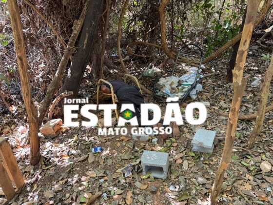 O crime ocorreu em uma área de mata nos fundos de um posto de saúde, o que dificulta a identificação de testemunhas.
